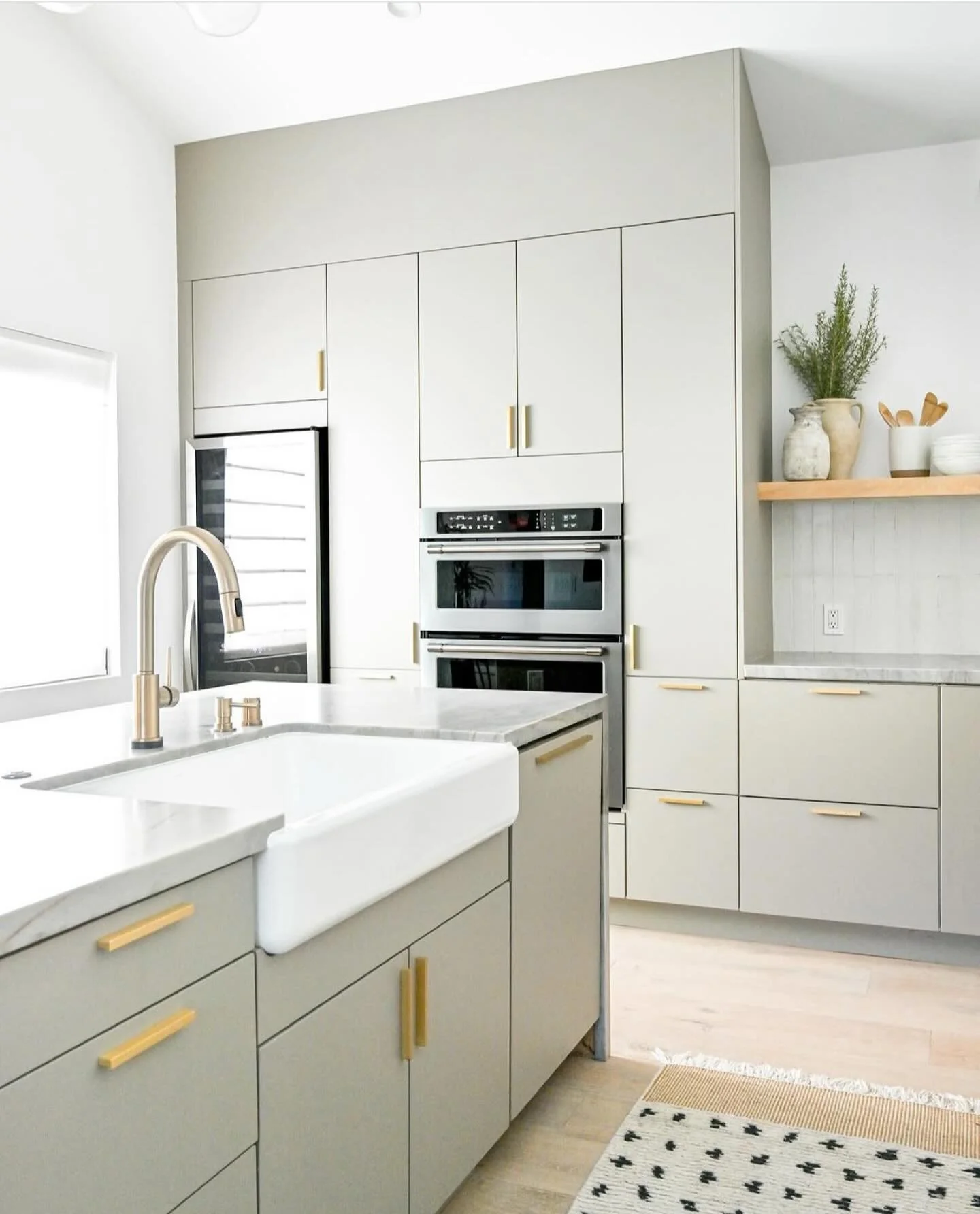 Farmhouse Sink Anchors a Light Grey Island