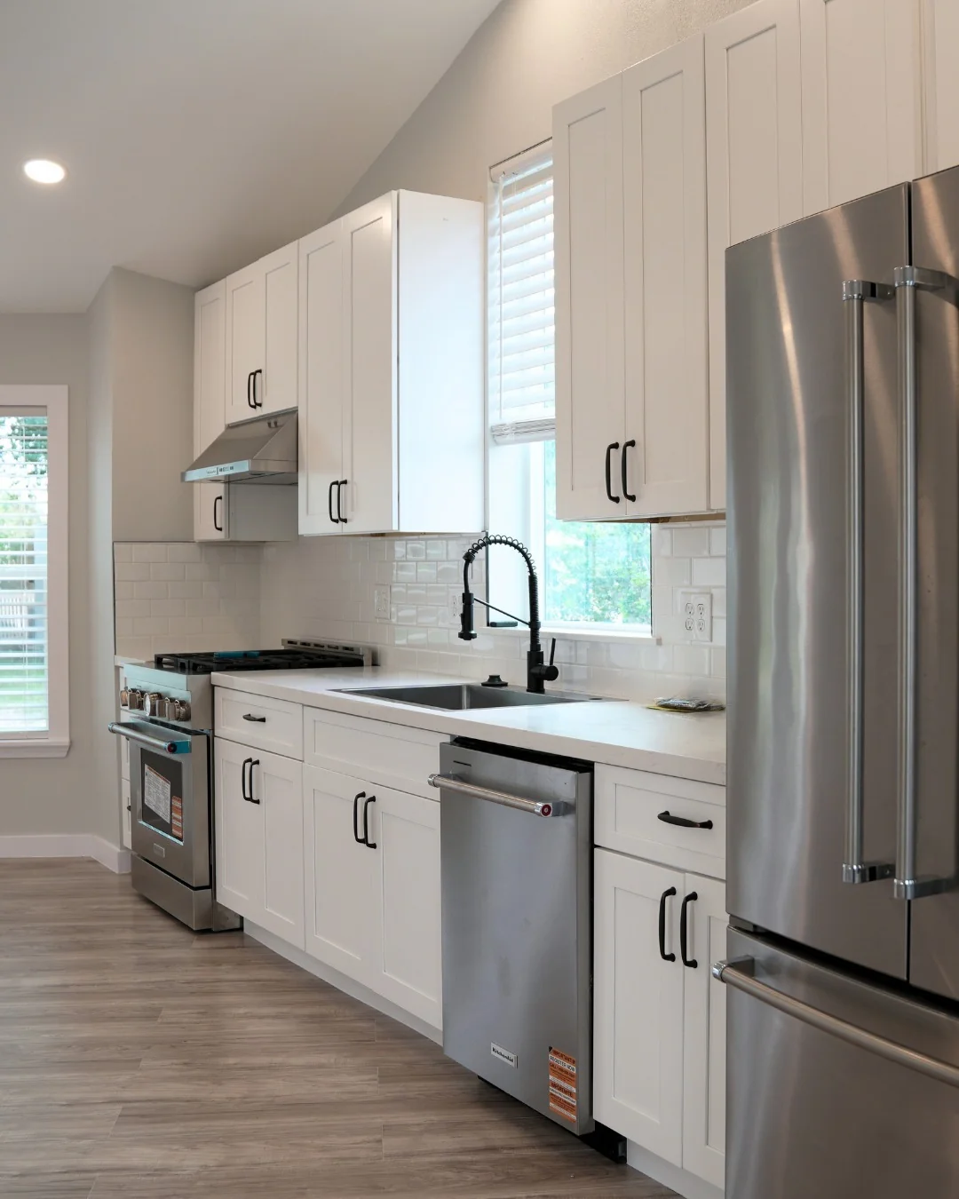 Choose White Shaker Cabinets With Black Bar Pulls