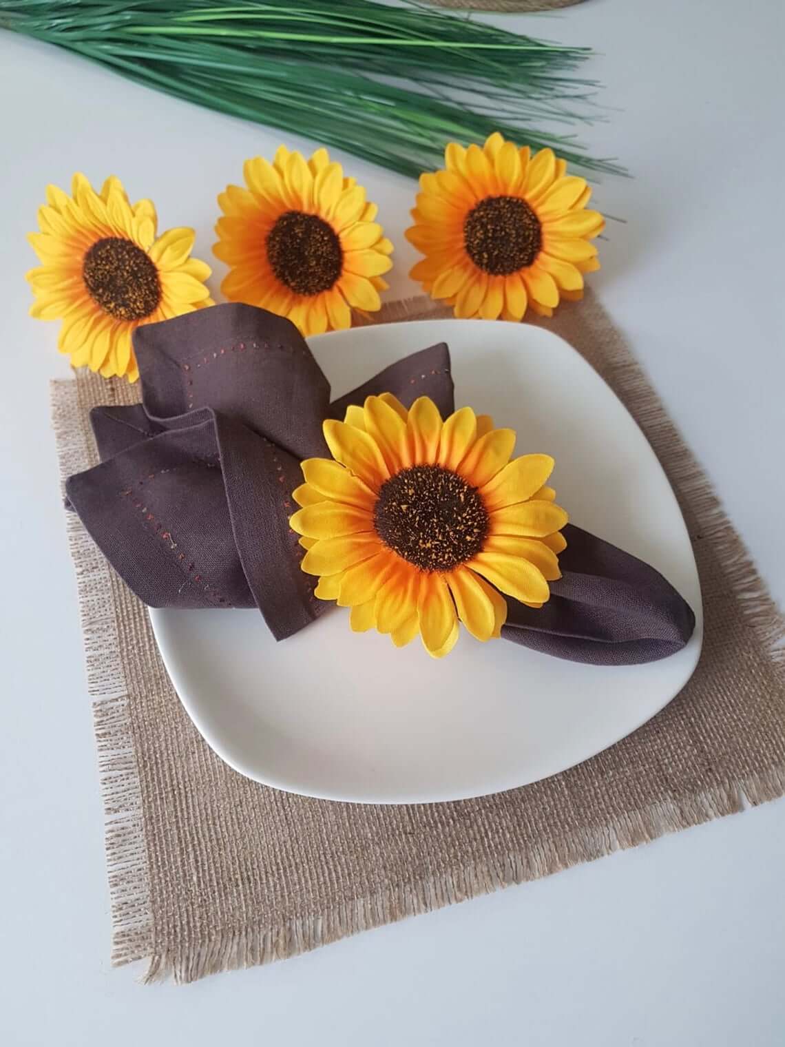 Sunflower Accents Dress Up Simple Dark Napkins