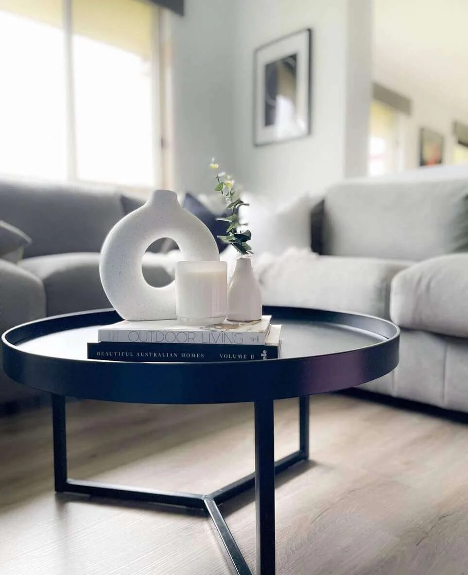 Doughnut Vase Adds Modern Artistry to Book Stacks