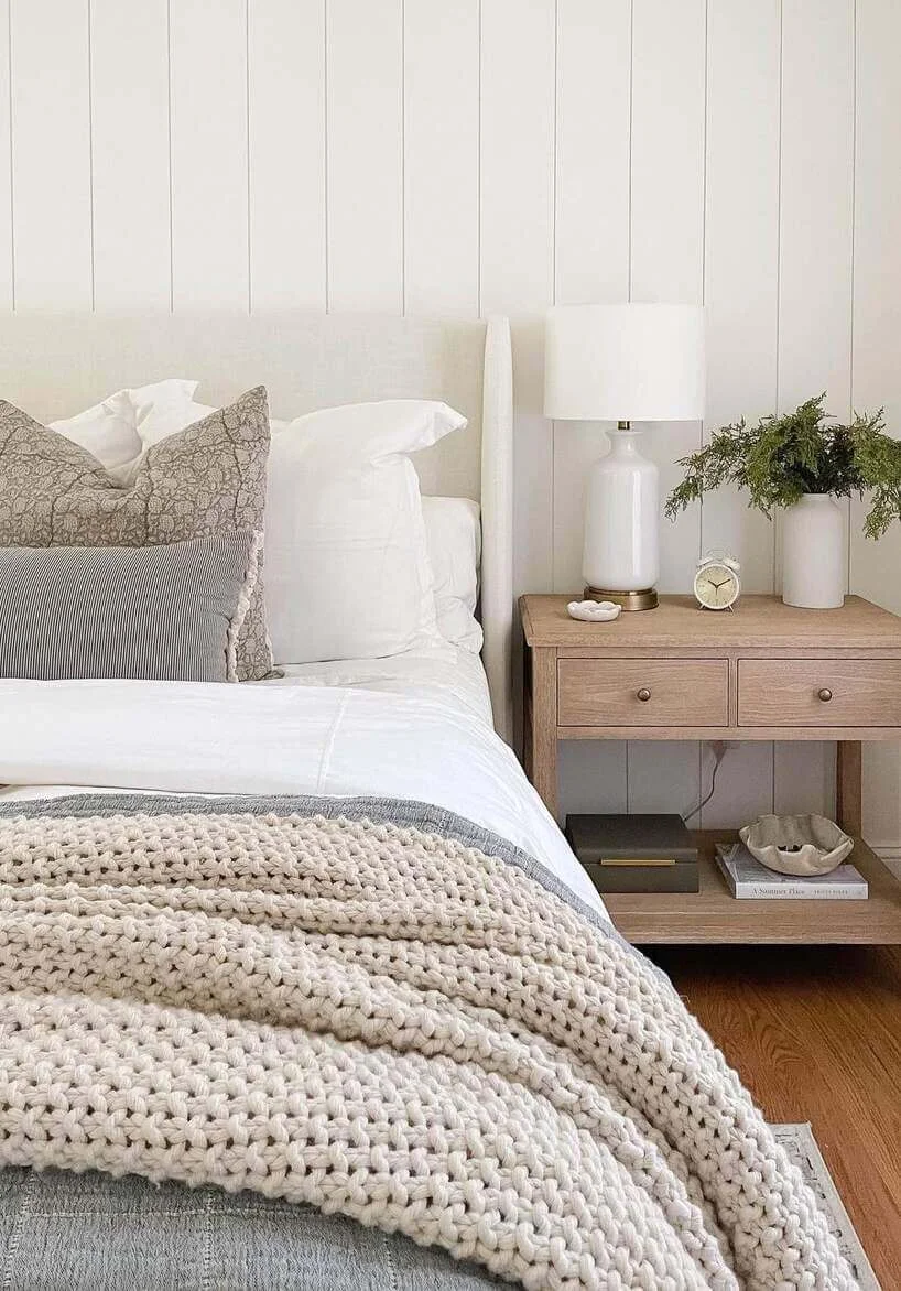 White Ceramic Lamp With Brass Accent Adds Classic Height