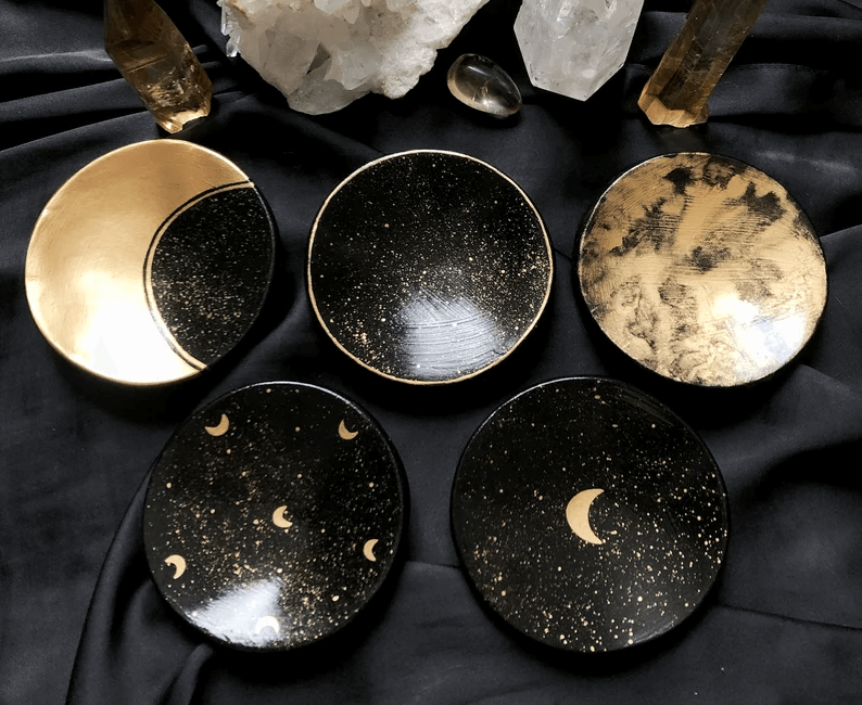 Black and gold dishes display celestial motifs