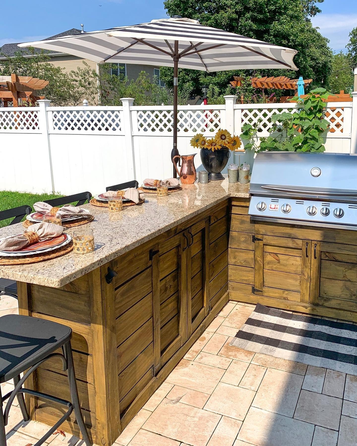 Rustic Wood Cabinets Anchor a Granite-Topped Kitchen