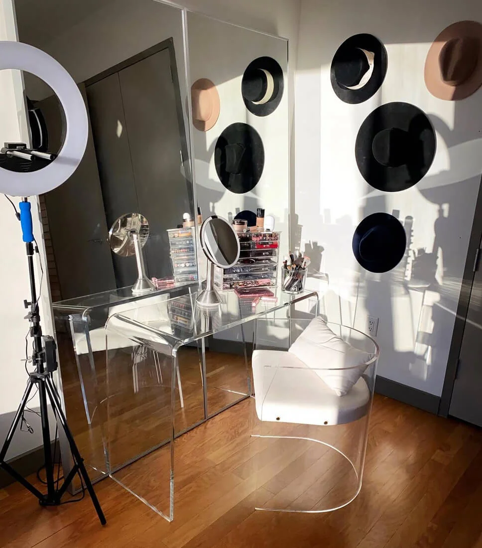 Acrylic Vanity Sets a Modern Stage for Your Beauty Products
