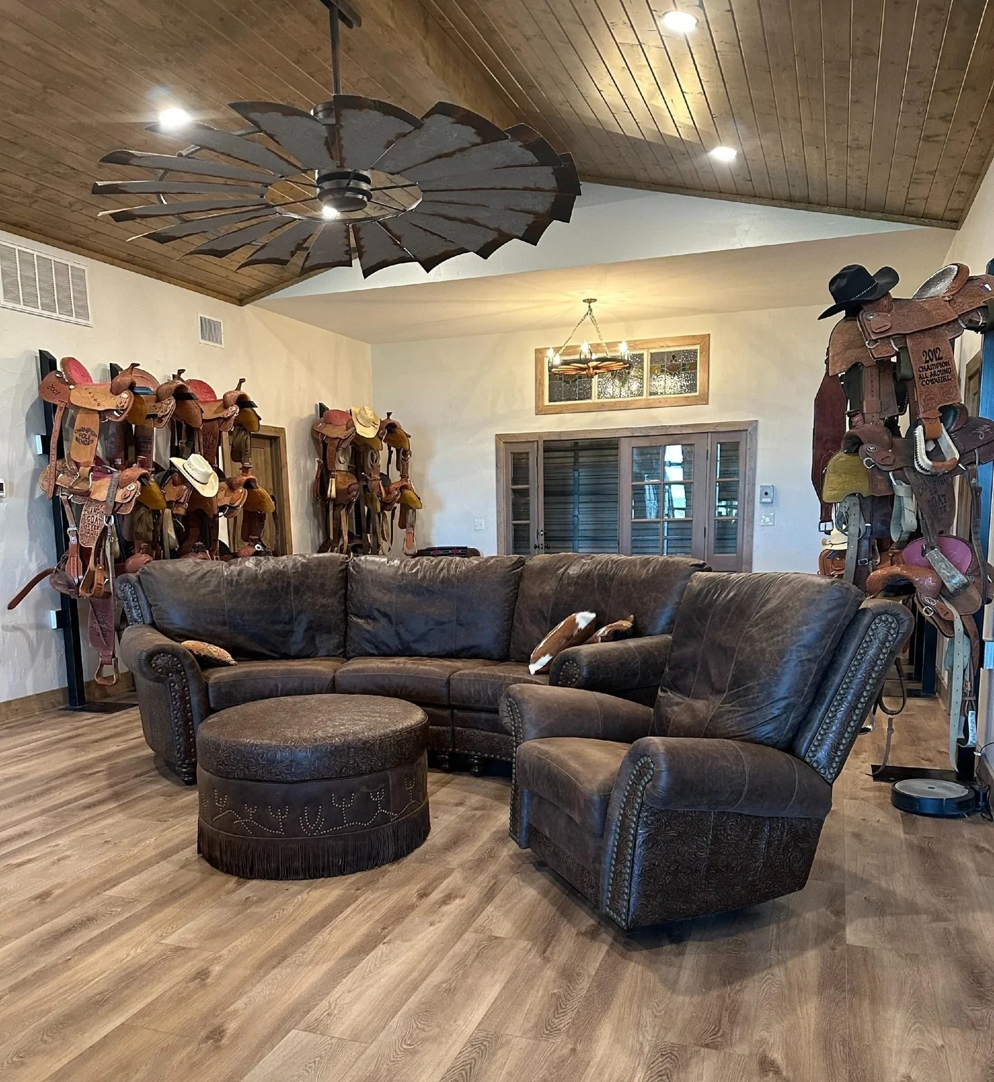 Saddle Racks Display Western Heritage Vertically
