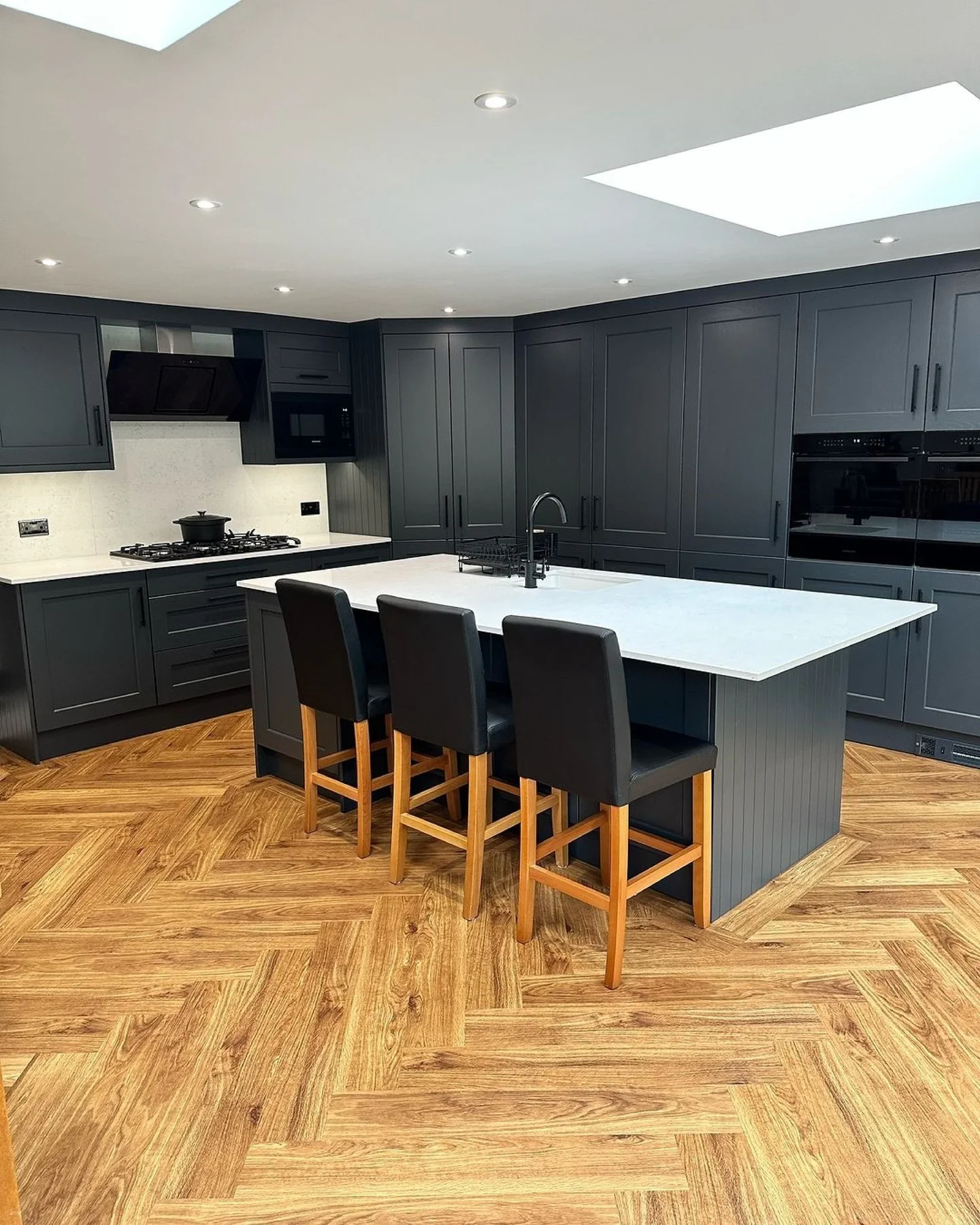 Warm Wood-Look Flooring in a Herringbone Pattern