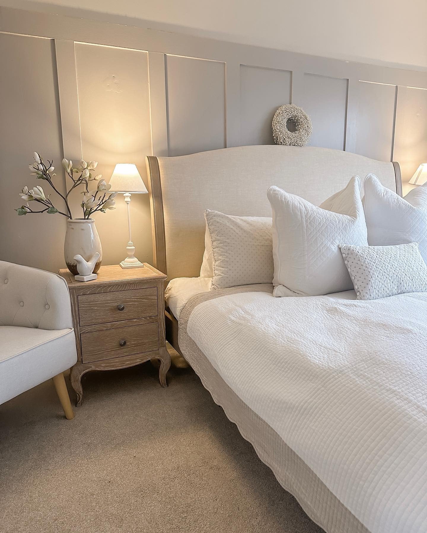 Layer Texture With a Cream Headboard and Bench