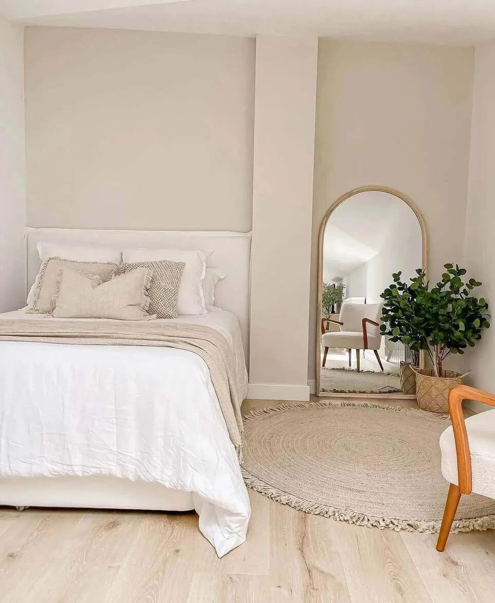 Round Jute Rug With Fringe Grounds the Bedside Area