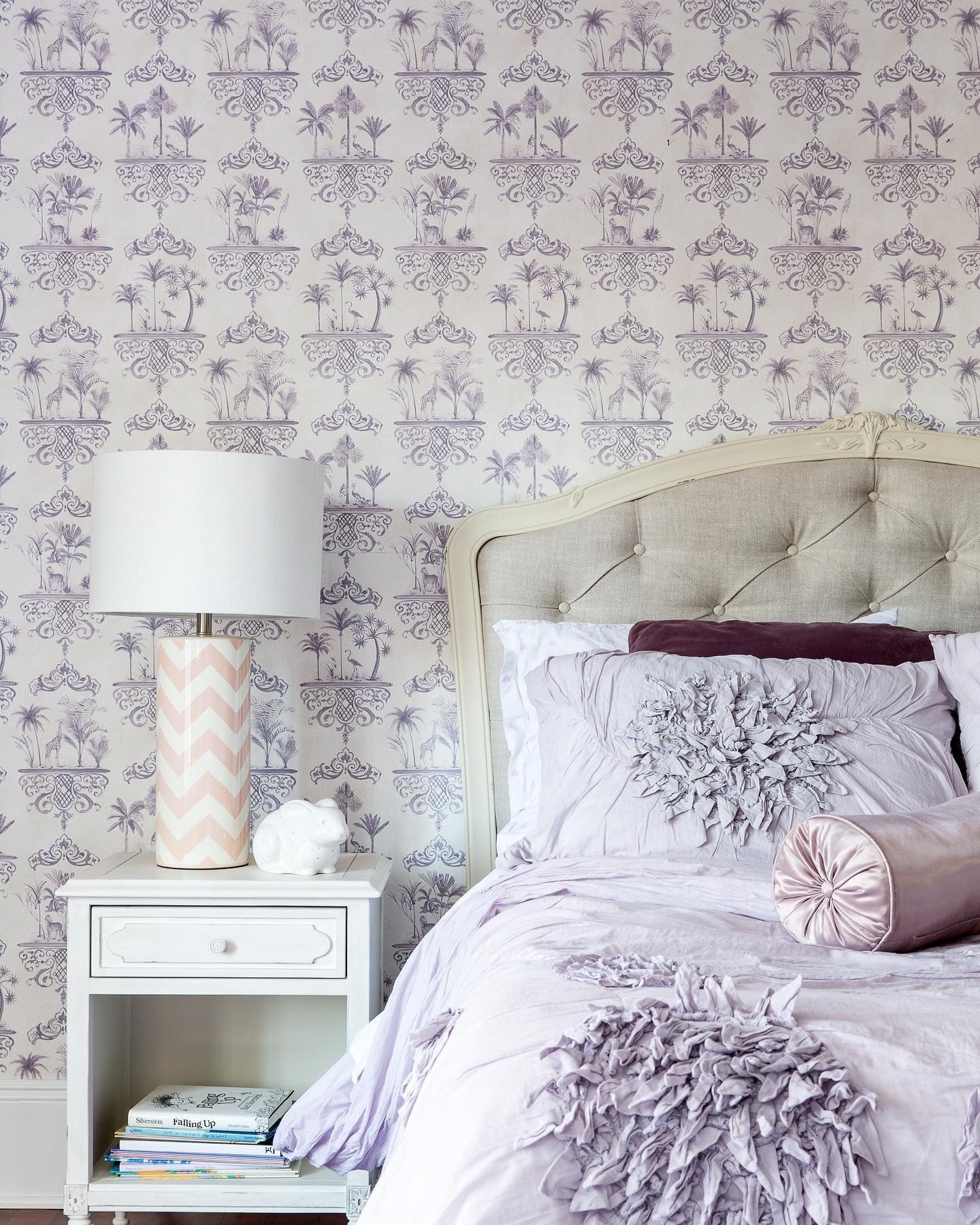 Toile Wallpaper Creates a Whimsical Jungle Scene